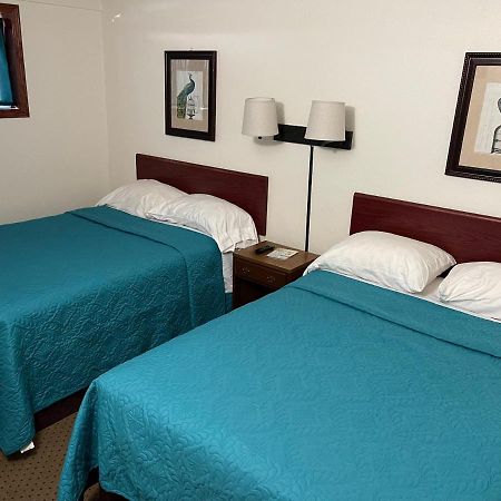 Highland Court Motel Fairmont Bagian luar foto