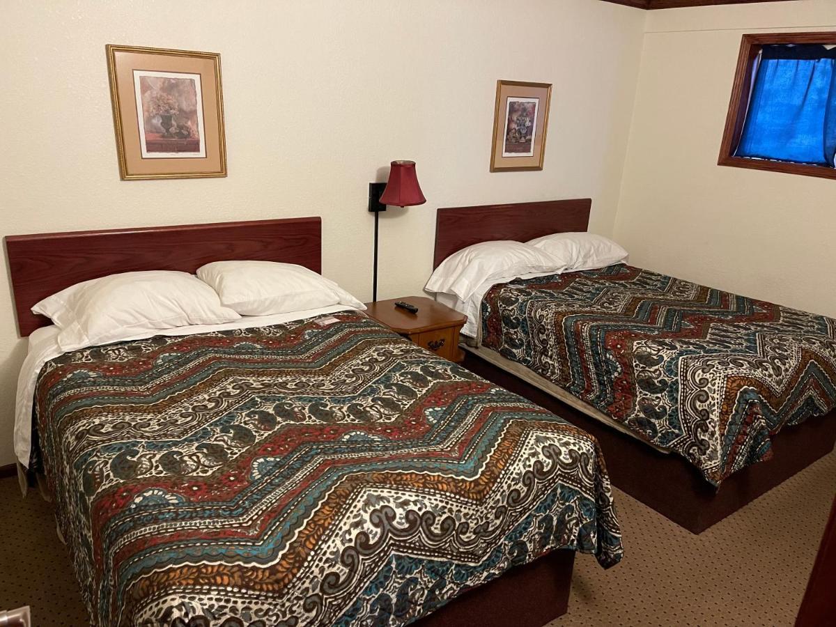Highland Court Motel Fairmont Bagian luar foto