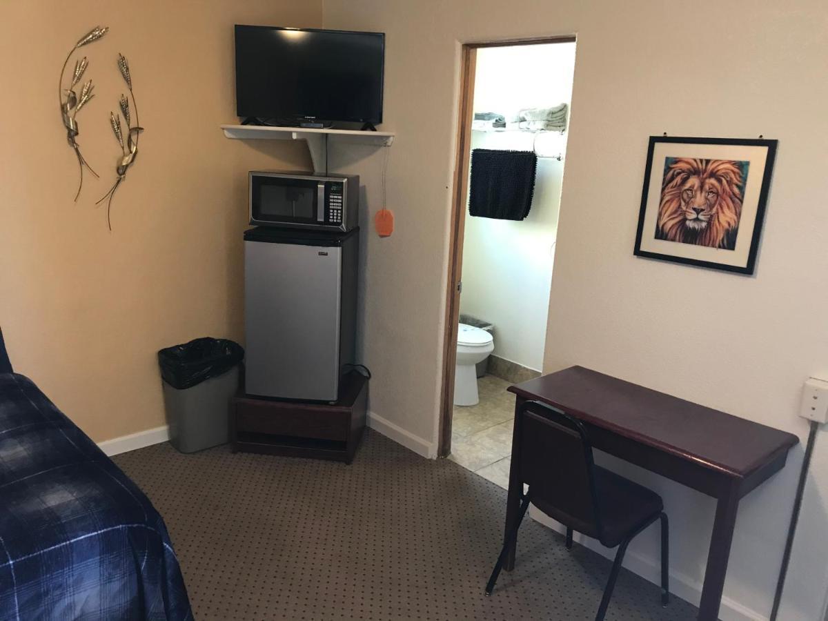 Highland Court Motel Fairmont Bagian luar foto