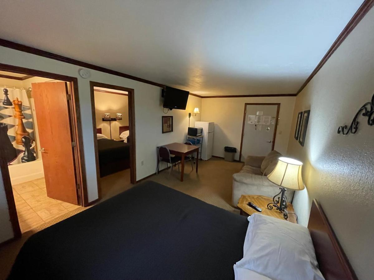 Highland Court Motel Fairmont Bagian luar foto