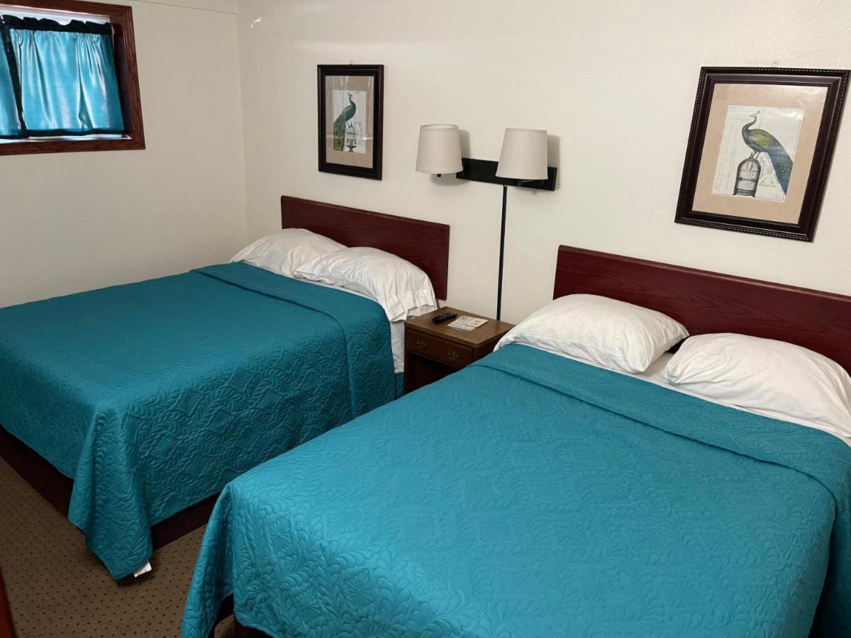 Highland Court Motel Fairmont Bagian luar foto