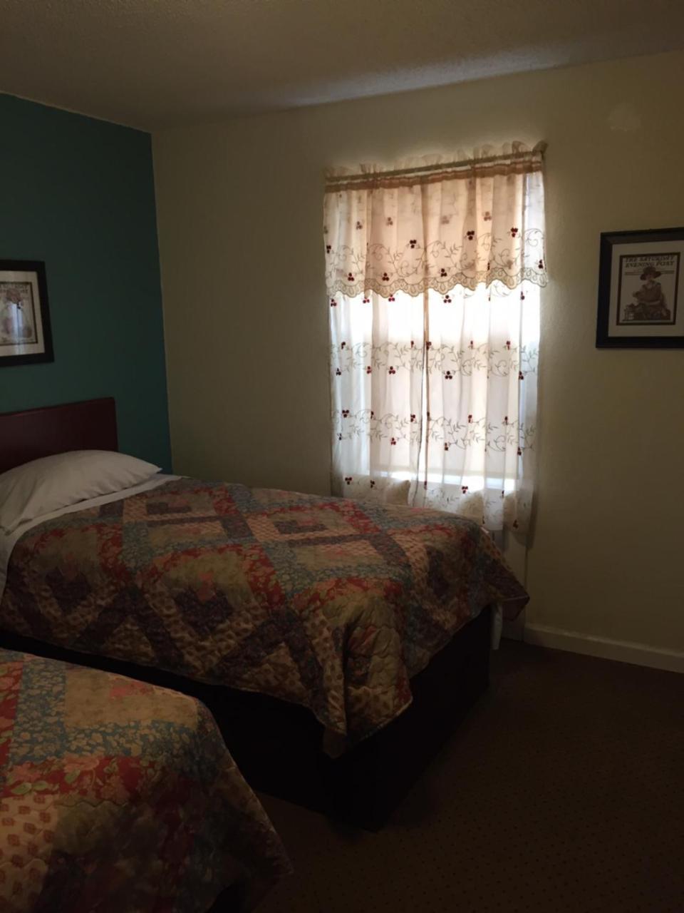 Highland Court Motel Fairmont Bagian luar foto