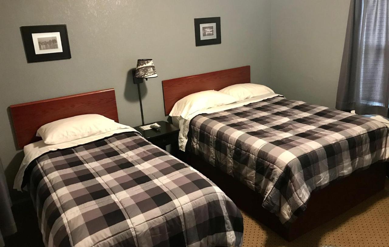 Highland Court Motel Fairmont Bagian luar foto